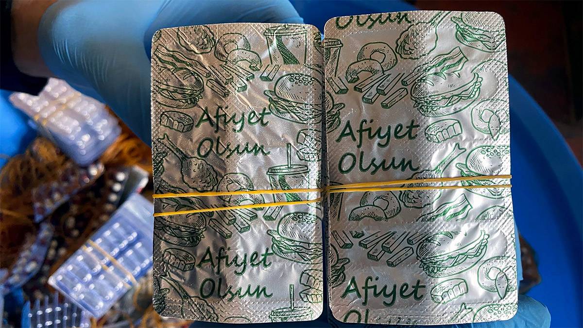 ‘Islak mendil’ kılıfında uyuşturucu operasyonu: ‘Afiyet olsun’ ambalajıyla kamufle ettiler