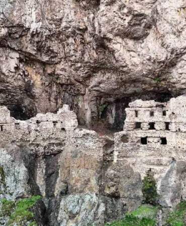 Trabzon Sümela’sı değil Ankara Alicin’i: Doğal yapı göz kamaştırıyor