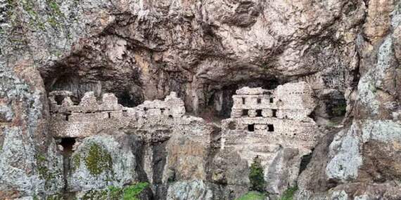 Trabzon Sümela’sı değil Ankara Alicin’i: Doğal yapı göz kamaştırıyor