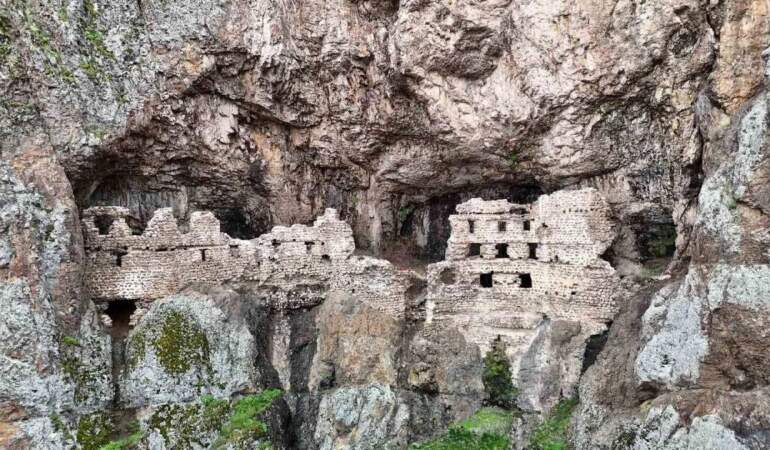 Trabzon Sümela’sı değil Ankara Alicin’i: Doğal yapı göz kamaştırıyor