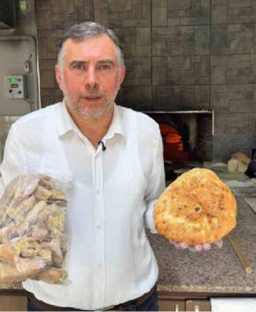 Köyünün doğal ekmeğini İstanbul’a taşıdı: 1 saat mayalandırıp, 6 dakikada pişiriyor
