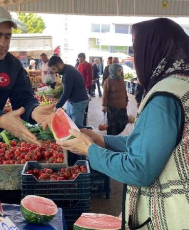 Sezonun ilk karpuzları ‘Dilimle’ satışta: Kilosu 50 TL