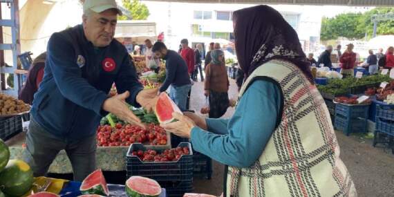 Sezonun ilk karpuzları ‘Dilimle’ satışta: Kilosu 50 TL