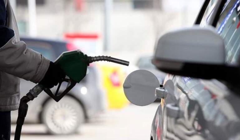 Akaryakıt tabelaları yine değişiyor: 4.12 TL’lik zammın ardından motorine dev indirim müjdesi