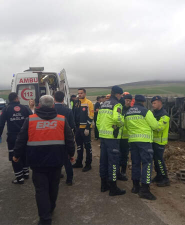 Aksaray’da yolcu otobüsü devrildi: Çok sayıda yaralı var