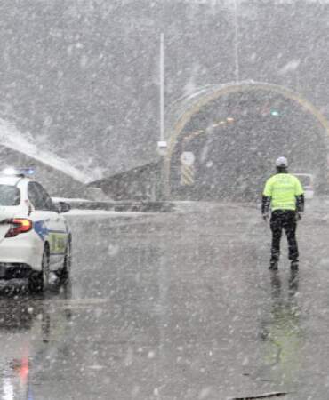 Nisan ayında kar yağışı etkili oldu! Bazı iller beyaz örtüyle kaplandı