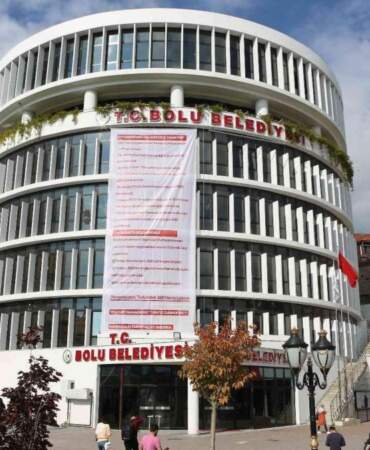 Bolu Belediyesi’ne operasyon: Başkan yardımcısı ve bir belediye meclis üyesi gözaltında