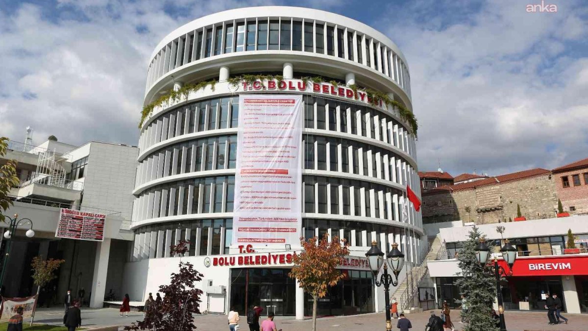 Bolu Belediyesi’ne operasyon: Başkan yardımcısı ve bir belediye meclis üyesi gözaltında