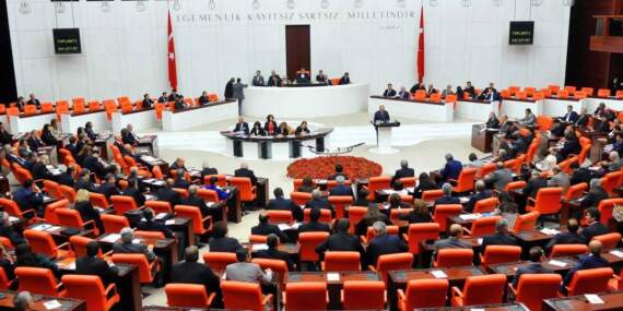 Meclis’te “Yeter Sayı” krizi: Doğum izni düzenlemesi ertelendi