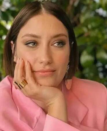 Hazal Kaya’dan terapist itirafı: O parayla gayrimenkul zengini olurdum