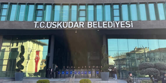 Üsküdar Belediyesi’nde gözaltına alınan 20 şüpheli adliyede