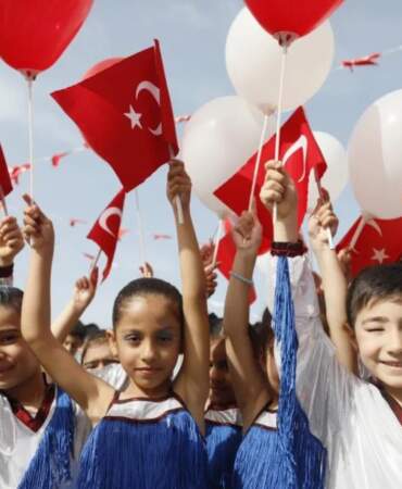 22 Nisan yarım gün mü, okullar kapalı mı? 23 Nisan hangi güne denk geliyor?