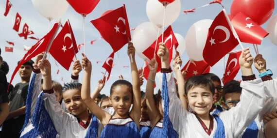 22 Nisan yarım gün mü, okullar kapalı mı? 23 Nisan hangi güne denk geliyor?