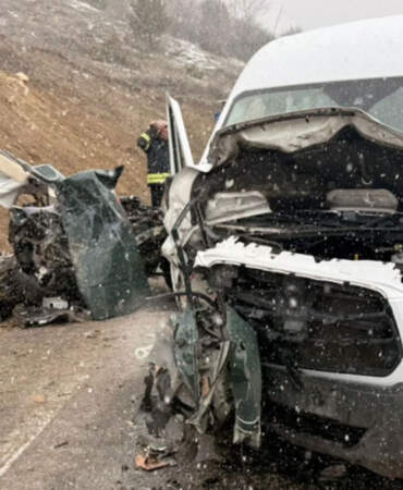 Öğretmenleri taşıyan servis ile otomobil birbirine girdi: 1 kişi hayatını kaybetti