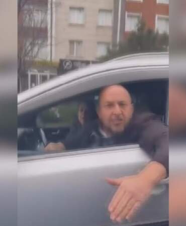 Trafikte dehşet: Yayaya yol veren kadın sürücüye saldırı