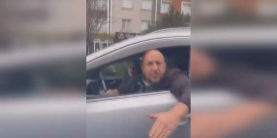 Trafikte dehşet: Yayaya yol veren kadın sürücüye saldırı