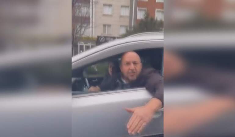 Trafikte dehşet: Yayaya yol veren kadın sürücüye saldırı