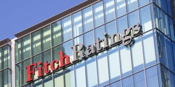 Fitch, Türkiye’nin kredi görünümünü pozitiften durağana çevirdi