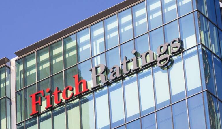 Fitch, Türkiye’nin kredi görünümünü pozitiften durağana çevirdi