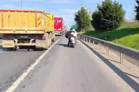 Ataşehir TEM’de dehşet: Motosiklette saç çekme kavgası kamerada