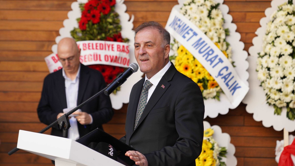 İBB Başkanvekili Nuri Aslan: ‘Sanatın sustuğu yerde adalet nefes almaz’