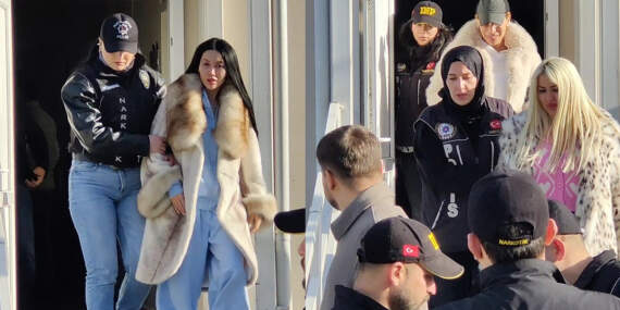 Ünlülere yönelik uyuşturucu operasyonunda 17 kişi adliyede
