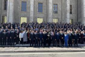 Bahçeli, Meclis’te teşkilat mensuplarıyla fotoğraf çektirdi