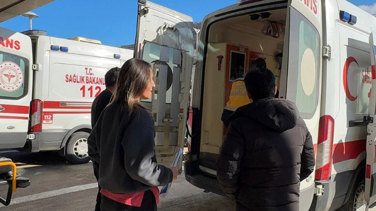 Lisede akran şiddeti! 17 yaşındaki öğrenci yaşıtını bıçakladı