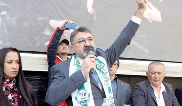 CHP’li bir belediye başkanı partisinden istifa etti