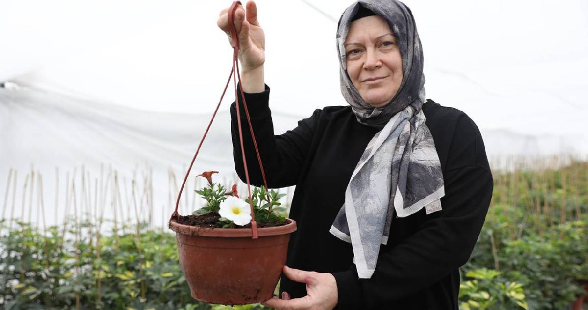 Ev hanımlığını bıraktı, kendi işinin patronu oldu! Mahalledeki kadınlara iş kapısı oluyor