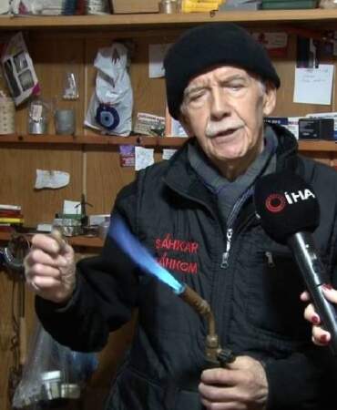 Altının dilinden anlıyor, 69 yıldır çalışıyor! Yeni nesil meslekten çok paraya önem veriyor
