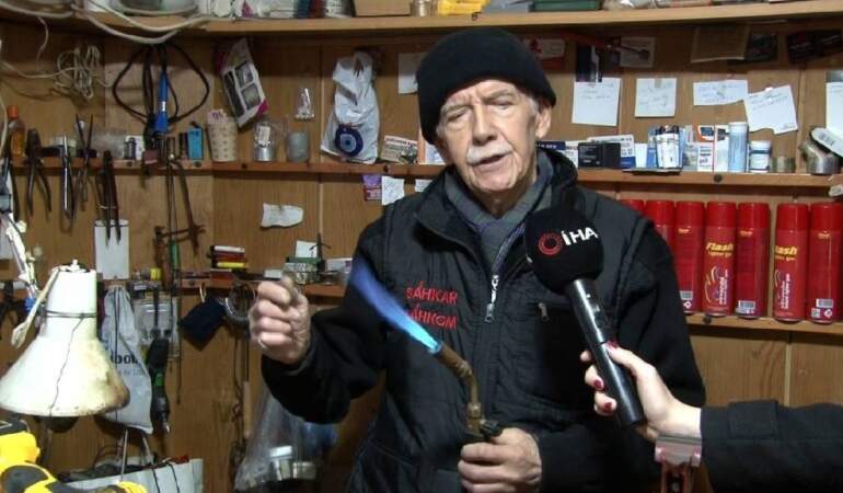 Altının dilinden anlıyor, 69 yıldır çalışıyor! Yeni nesil meslekten çok paraya önem veriyor