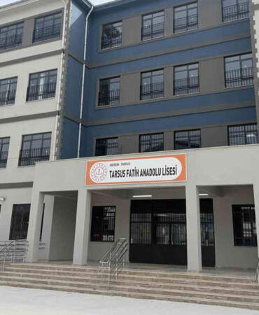 Faciadan dönüldü! Mersin’de lisede bir öğrenci tabanca ile yakalandı