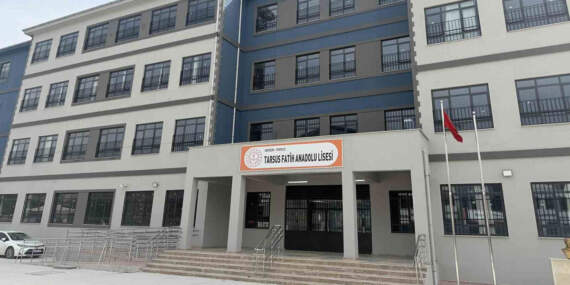 Faciadan dönüldü! Mersin’de lisede bir öğrenci tabanca ile yakalandı