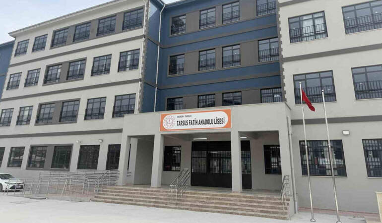 Faciadan dönüldü! Mersin’de lisede bir öğrenci tabanca ile yakalandı