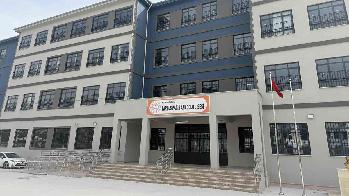 Faciadan dönüldü! Mersin’de lisede bir öğrenci tabanca ile yakalandı