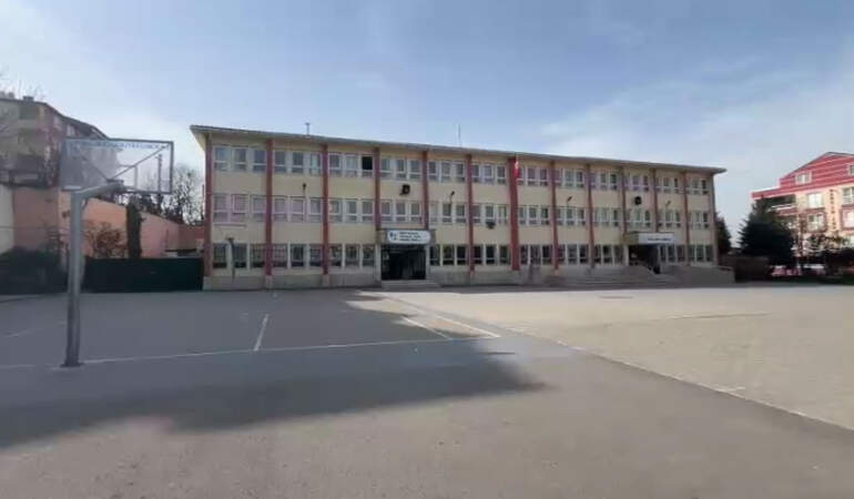 2 öğrenciyi taciz etti: 70 yaşındaki okul görevlisi tutuklandı