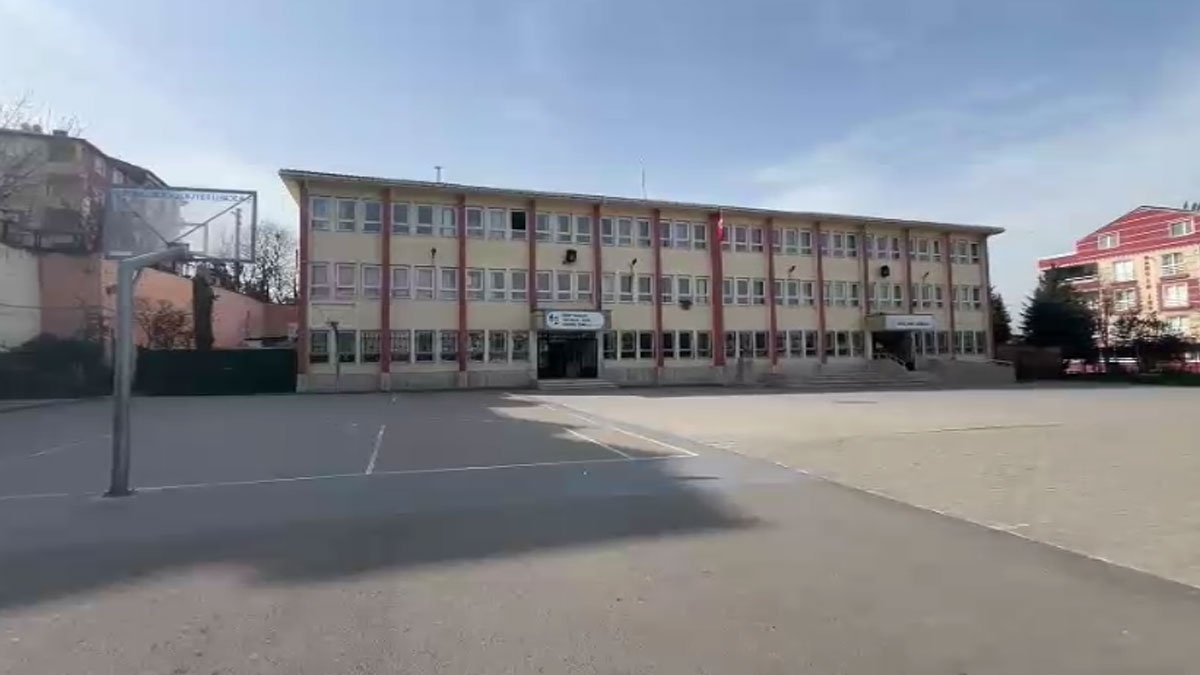 2 öğrenciyi taciz etti: 70 yaşındaki okul görevlisi tutuklandı