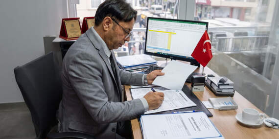 Çalışan emeklinin emekli maaşı kesilir mi? SGDP kesintisi ne kadar? Emekli aylığını kaybetmeden çalışmanın formülü