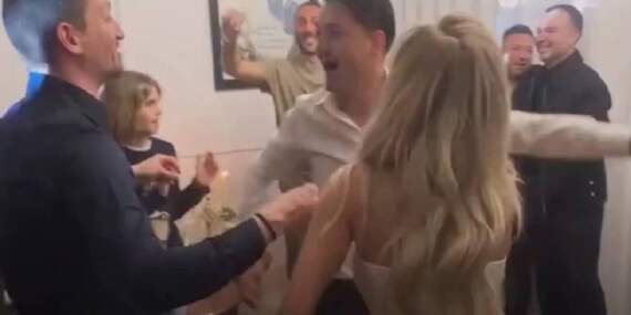 Cengiz Ünder nişanlandı, geceye ‘Topal’ dansı damga vurdu! Tüm kurtlar döküldü
