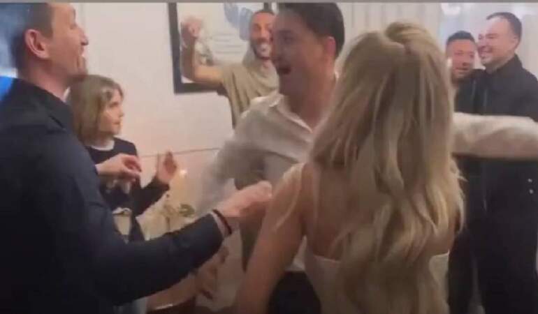 Cengiz Ünder nişanlandı, geceye ‘Topal’ dansı damga vurdu! Tüm kurtlar döküldü