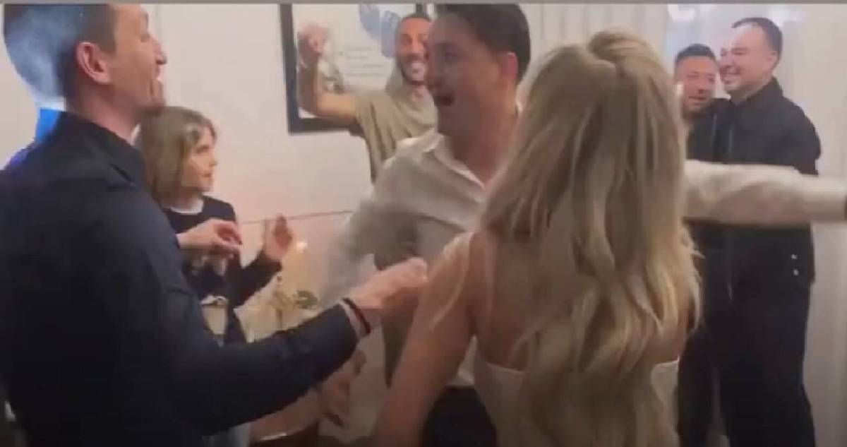 Cengiz Ünder nişanlandı, geceye ‘Topal’ dansı damga vurdu! Tüm kurtlar döküldü