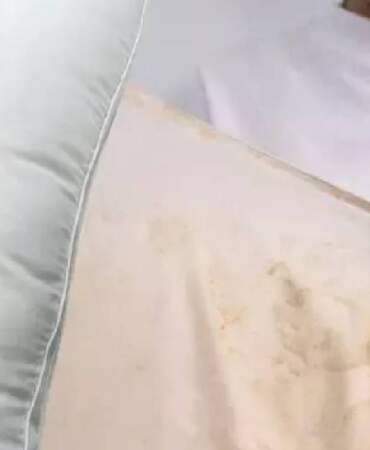 Yorgandan nevresimden çıkmayan sarı lekeye son! Birkaç tüyoyla kar beyazı görüntüsüne ulaşabilirsiniz
