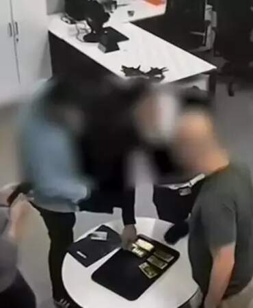Interpol’ün kırmızı bültenle aradığı altın kaçakçısı İstanbul’da yakalandı