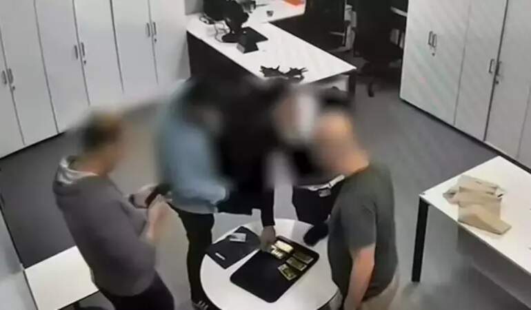 Interpol’ün kırmızı bültenle aradığı altın kaçakçısı İstanbul’da yakalandı