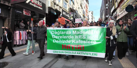 Giresun’da madene karşı yüzlerce kişi yürüdü: Doğamıza ve yaşam alanlarımıza sahip çıkıyoruz