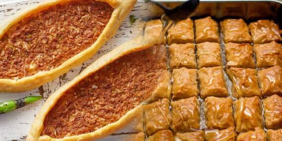 Sofradaki gizli tehlike: Pidede tek tırnaklı eti, baklavada boya skandalı