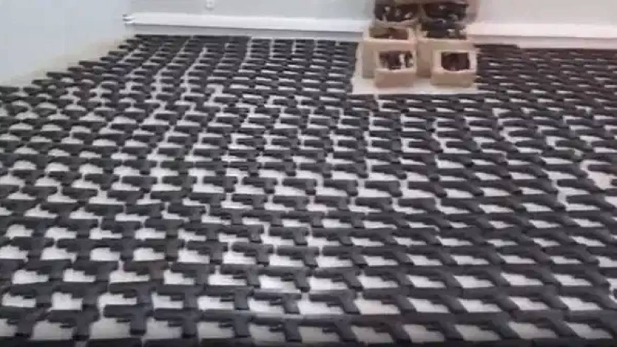 Silah kaçakçılarına operasyon: Binlerce silah ele geçirildi