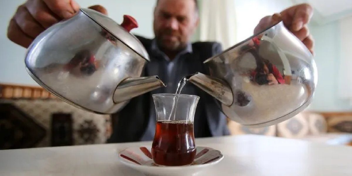 Çayın lezzeti en iyi bu şekilde çıkıyor! Demlikleriniz rafa kalkacak