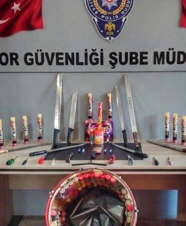 Süper Lig ekibinin taraftar otobüsünden cephanelik çıktı: Döner bıçağı, satır, sis bombası